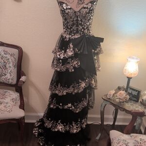 SHEIN Black and Gold Layered Prom Dress